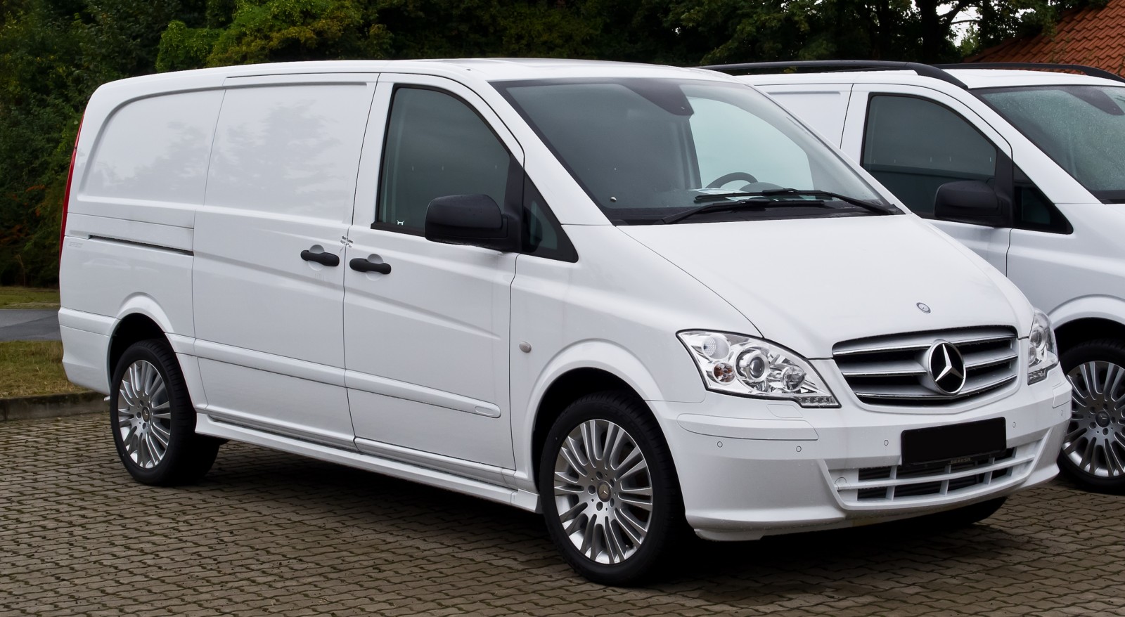 Mercedes-Benz_Vito_Kastenwagen_Lang_122_CDI_Effect_(V_639,_Facelift)_–_Frontansicht,_8._September_2013,_Bösensell [1600x1200].jpg