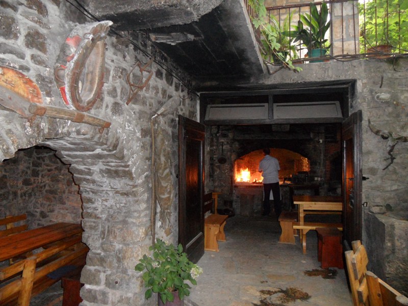 Gornij Humac - konoba Tomić / 276_19 GORNIJ HUMAC - konoba Tomic.JPG 276_19 GORNIJ HUMAC - konoba Tomic.JPG