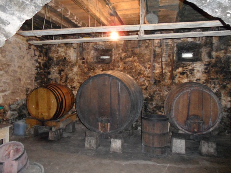 Gornij Humac - konoba Tomić / 276_32 GORNIJ HUMAC - piwniczka.JPG 276_32 GORNIJ HUMAC - piwniczka.JPG