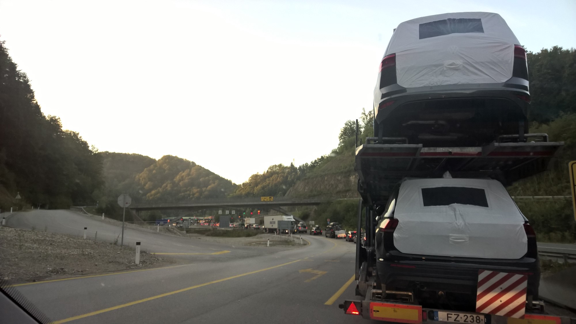 Taką kolejkę zastaliśmy z kolei na granicy słoweńsko-chorwackiej. / 06.jpg 06.jpg