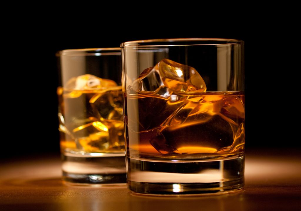 whiskey-glass-wallpaper-3.jpg