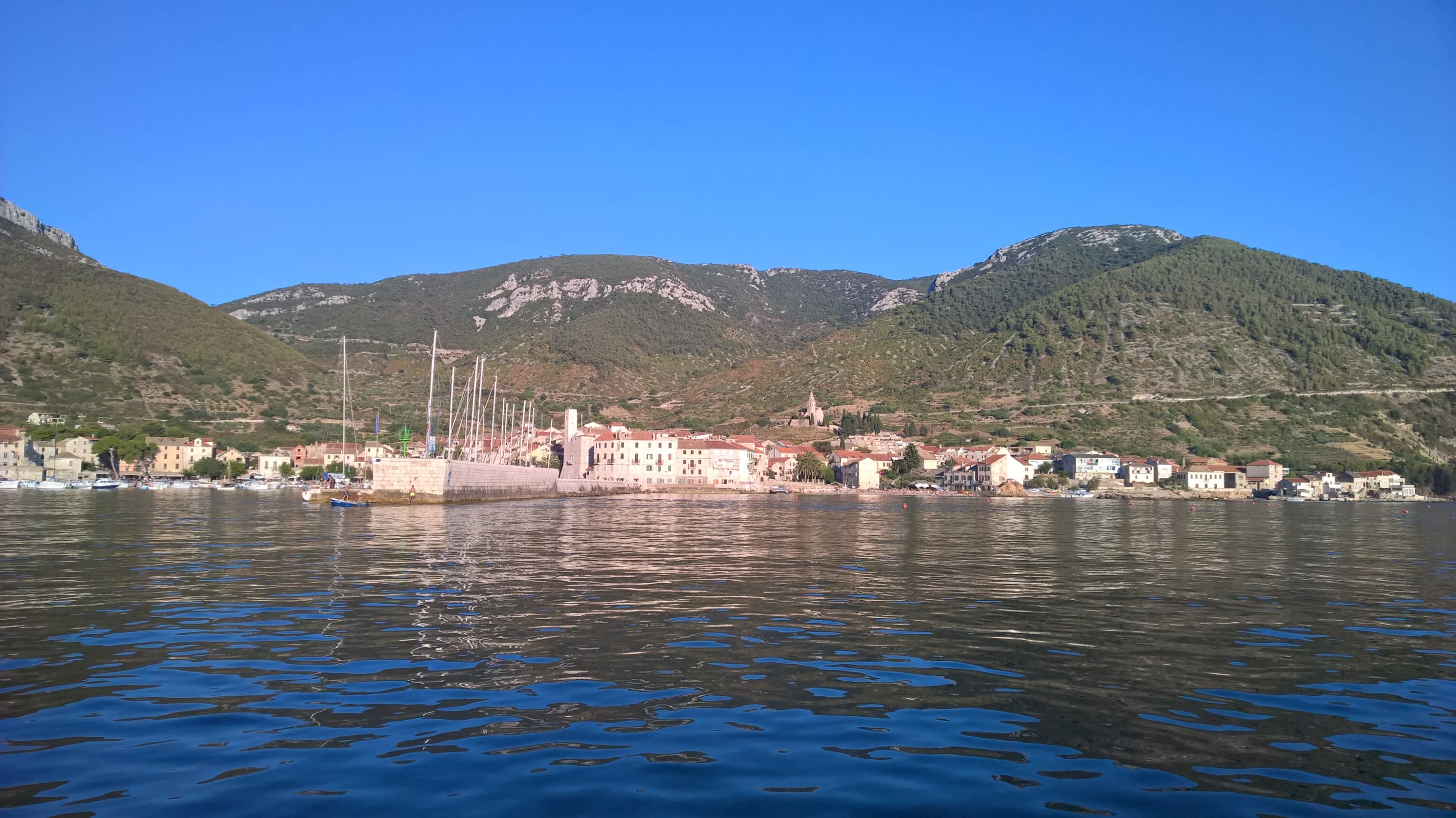 "...przybywali od strony morza..." / 01.jpg 01.jpg