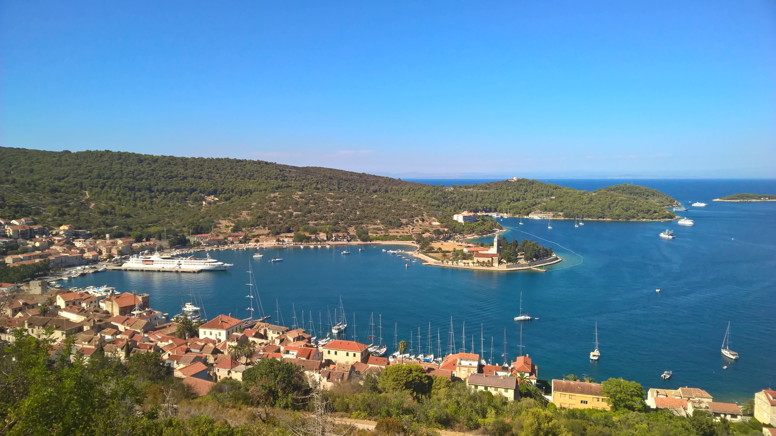 Niby standardowe zdjęcie przystani portowej, ale...coś tu nie jest standardowe. Czy już widzicie CO? :) / 17.jpg 17.jpg