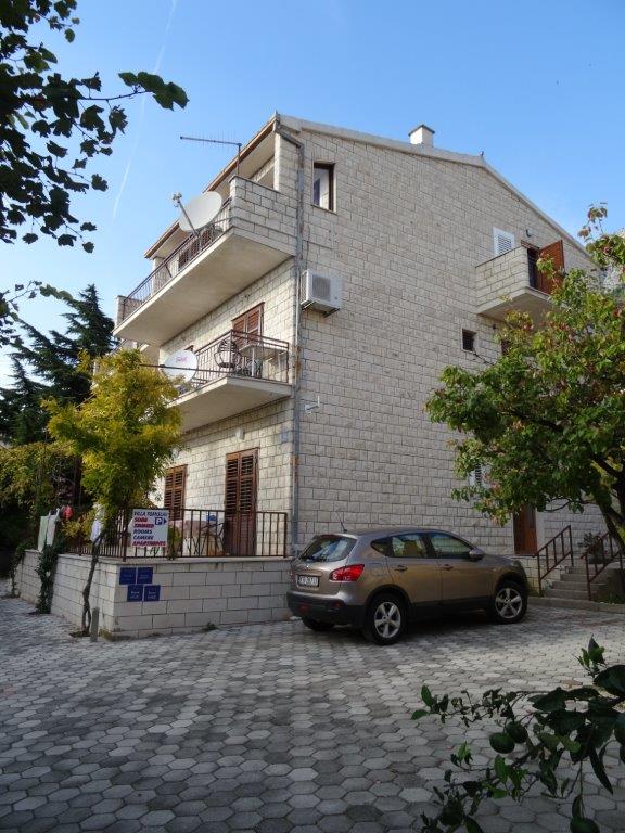 nasz balkon po prawej stronie nad autem / DSC04344.jpg DSC04344.jpg