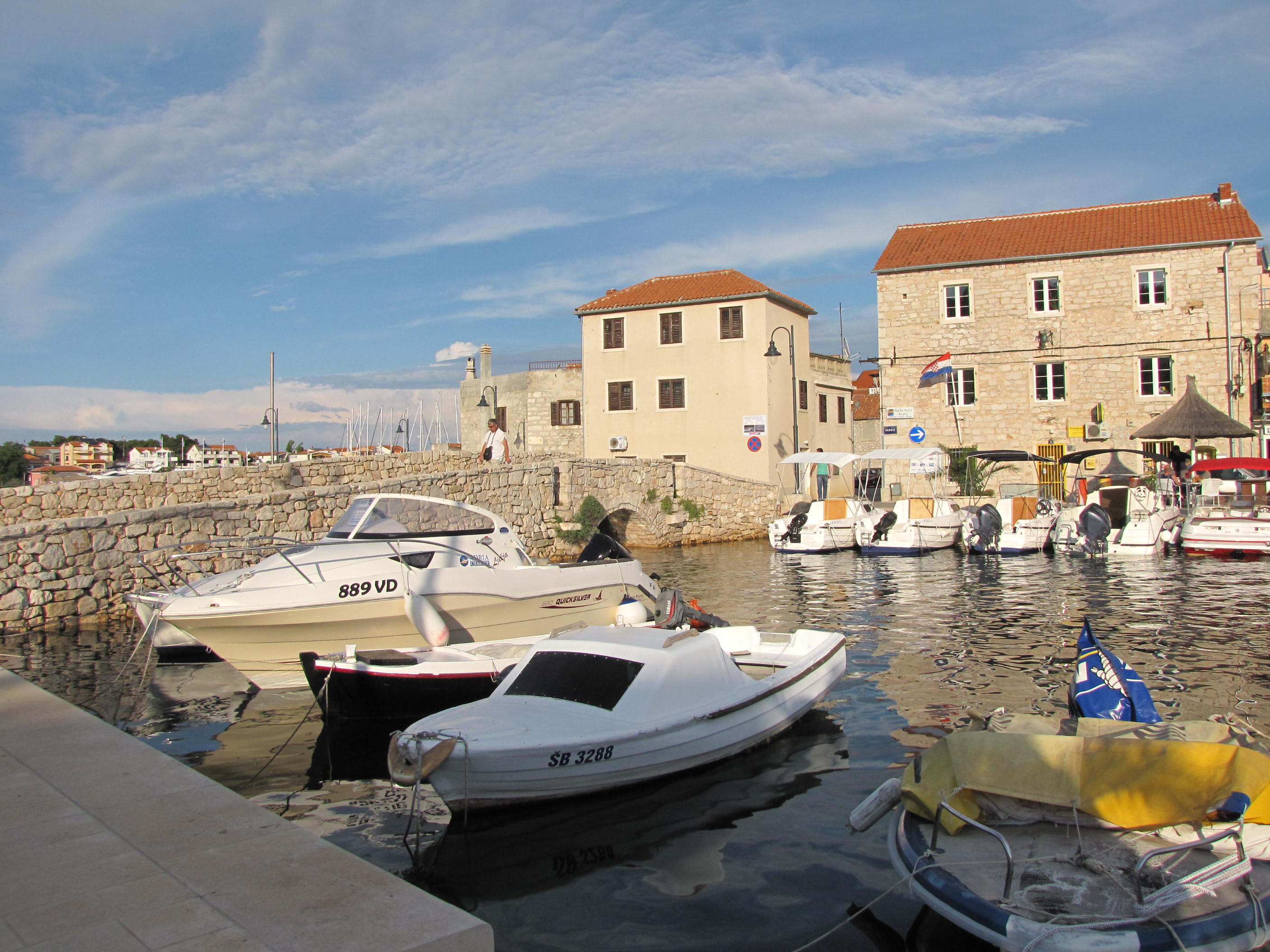 IMG_0305.JPG IMG_0305.JPG