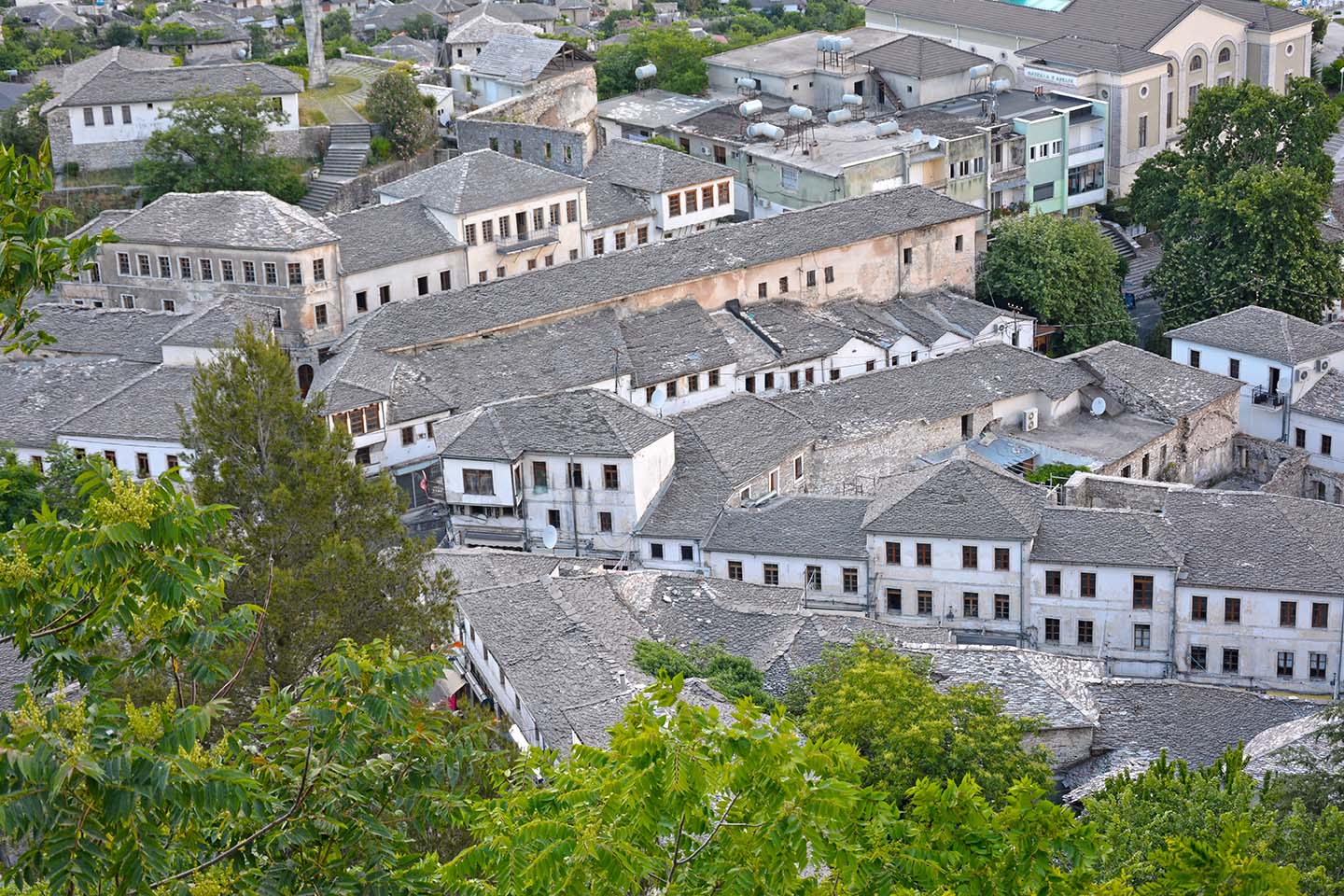 Gjirokastra_srebrne dachy.jpg