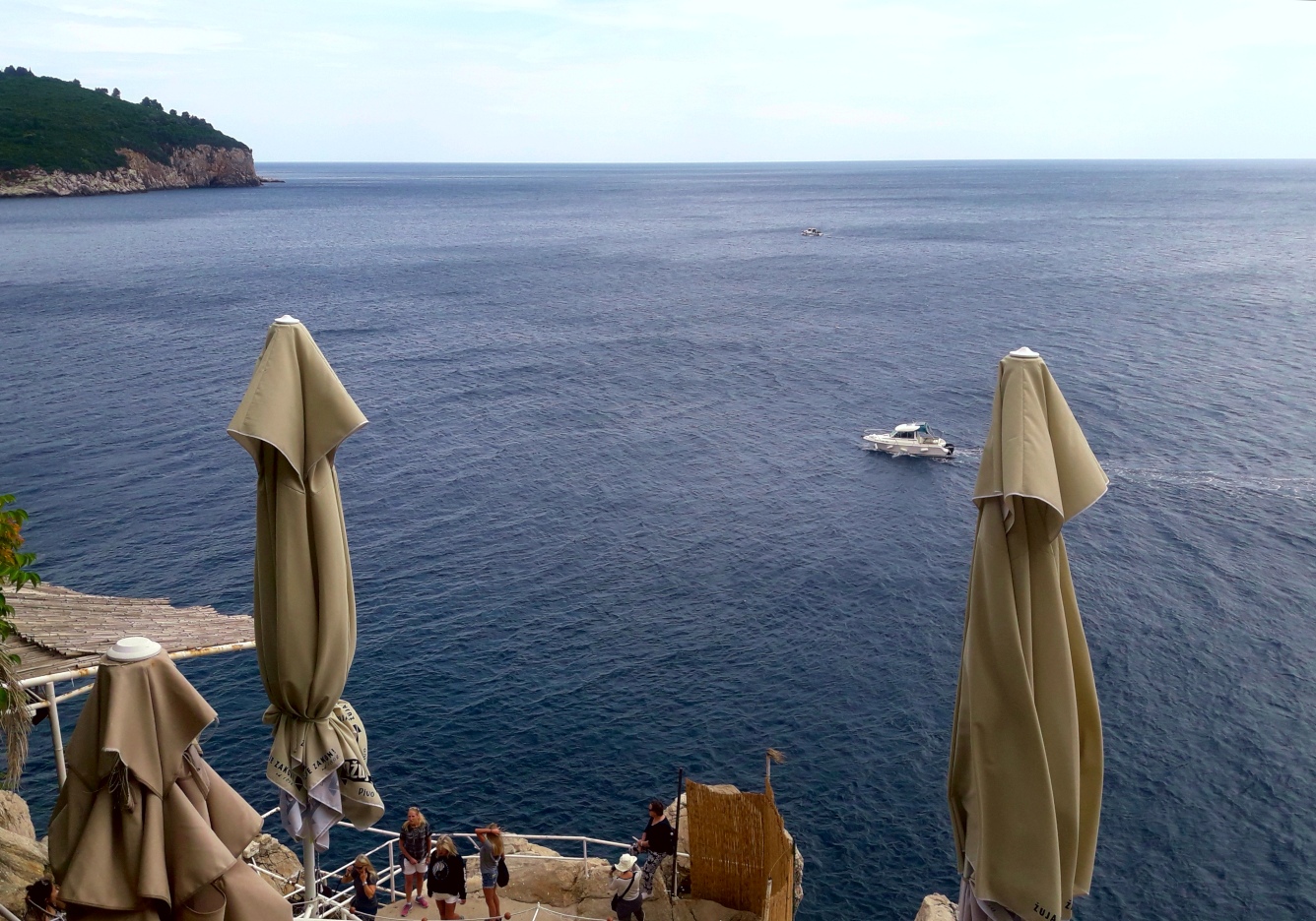 Knajpka, po drugiej stronie muru. / 33.jpg 33.jpg