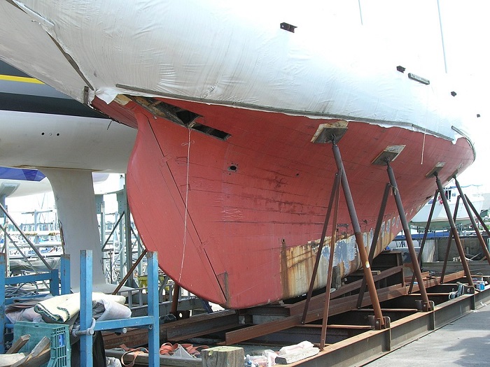 1024px-Wooden_hull_being_repaired.jpg