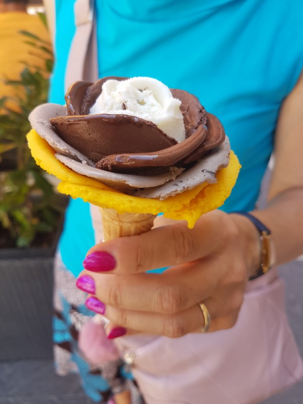 Lody w Gelarto Rosa w Budapeszcie koło Bazyliki św. Stefana. / 20190818_125708.jpg 20190818_125708.jpg