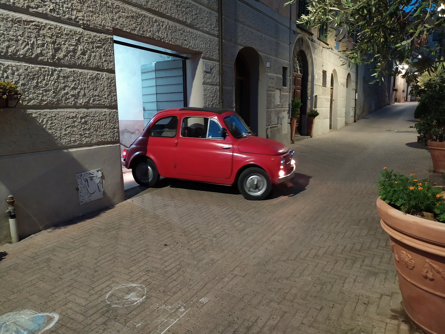 jednak znalazł miejsce parkingowe:) / IMG_20220725_211722.jpg IMG_20220725_211722.jpg