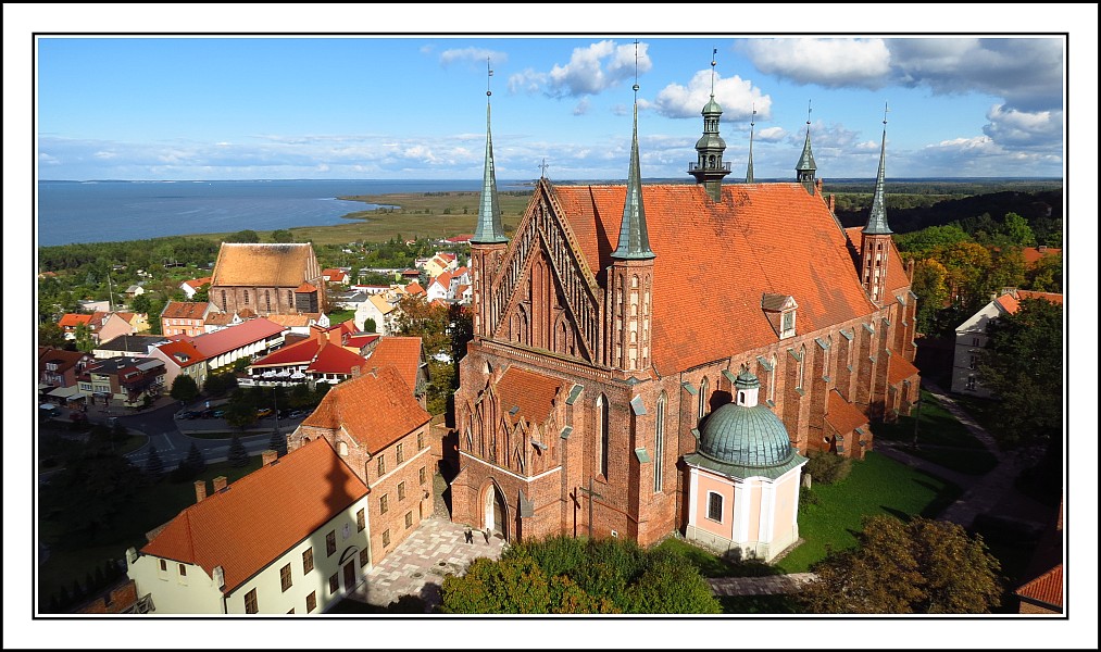 Widok z Wieży Radziejowskiego na Katedrę Fromborską 2.jpg