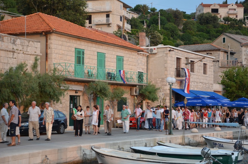 Procesja w Povlji / 2 Povlja - procesja na Św. Ivana.JPG 2 Povlja - procesja na Św. Ivana.JPG