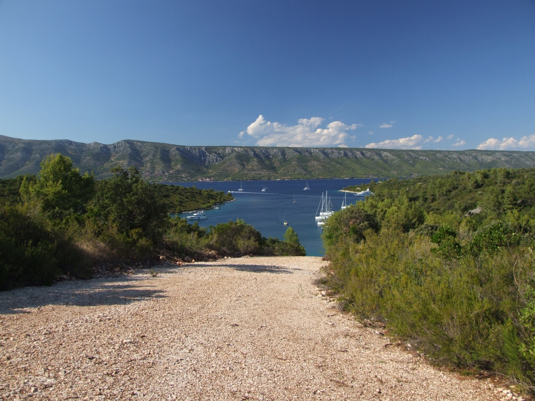 widok z drogi na Ścedro, w oddali Hvar.jpg