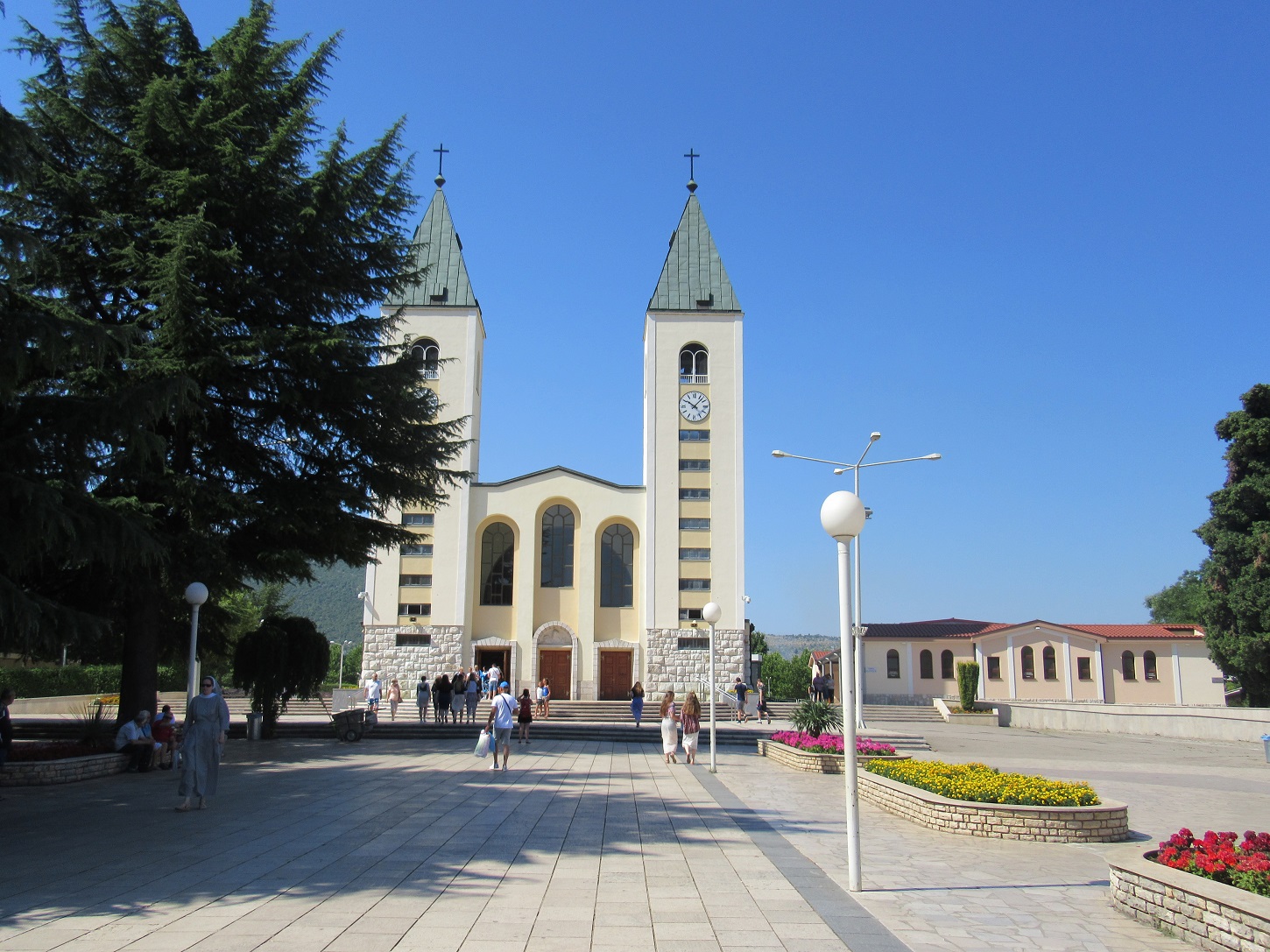 Kościółek w Medziugorie. / sanktuarium.jpg sanktuarium.jpg