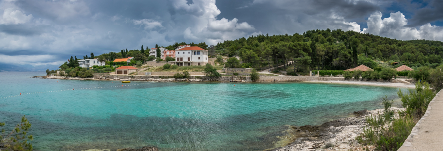 ostatnie zabudowania Sutivanu przy zatoczce / DSC_5768-Pano.jpg DSC_5768-Pano.jpg