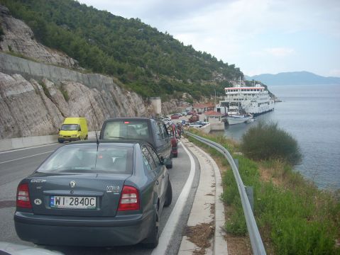 w kolejce na prom na wyspe Mljet.jpg