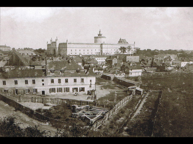 widok zamku sprzed 1895r.JPG