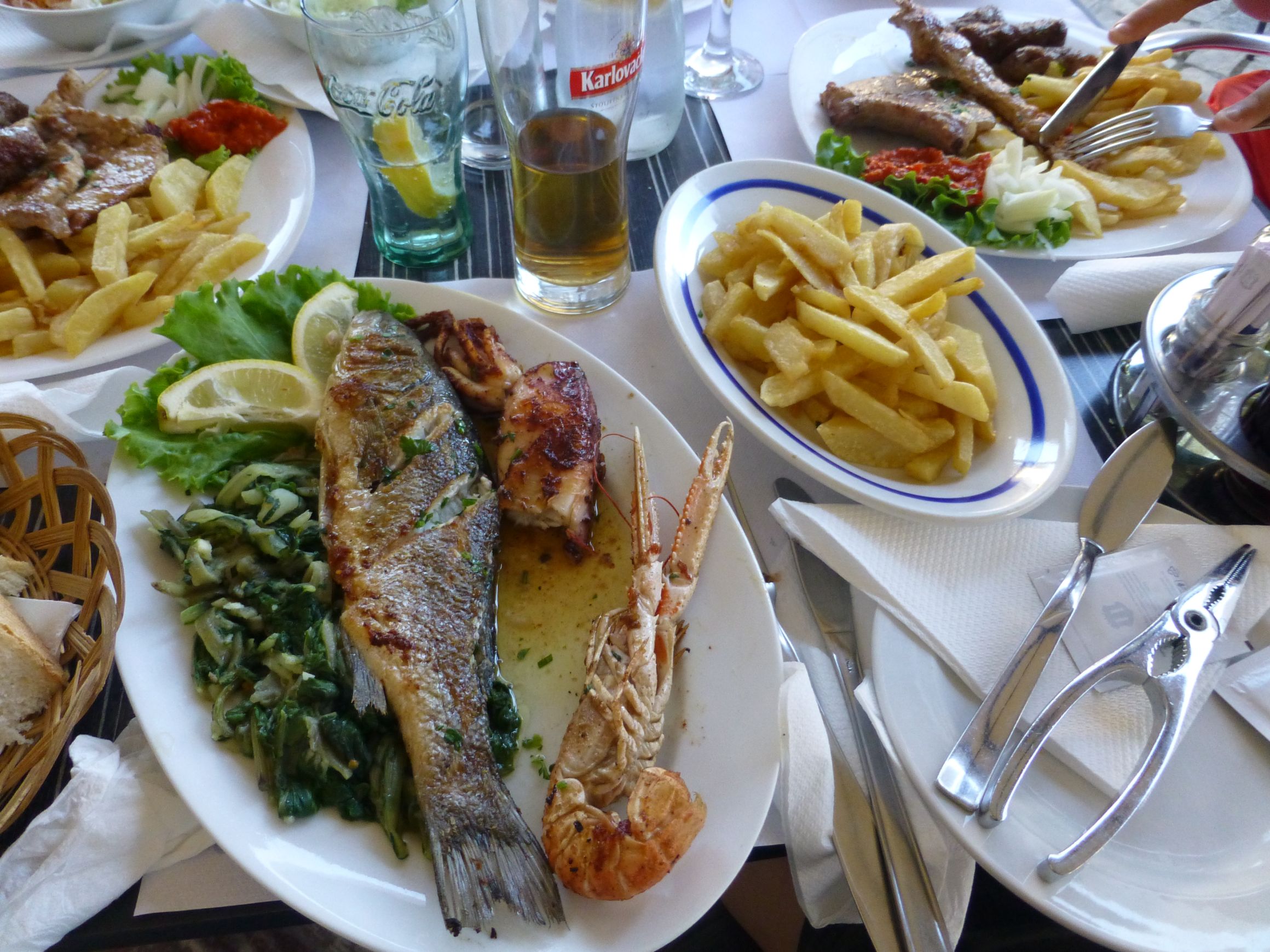 Rybny polmisek na jedna osobe za 110kn frytki i salata w cenie / P1040735.JPG P1040735.JPG