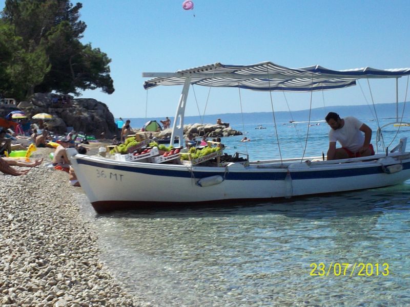 Można było kupić różne owoce :) / trag wodny.jpg trag wodny.jpg