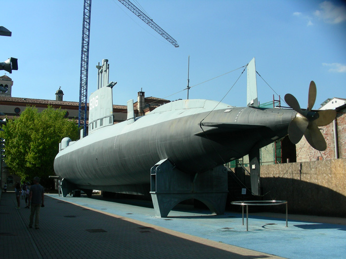 łódź podwodna w stanie bezwodnym / łódź_pod.jpg łódź_pod.jpg