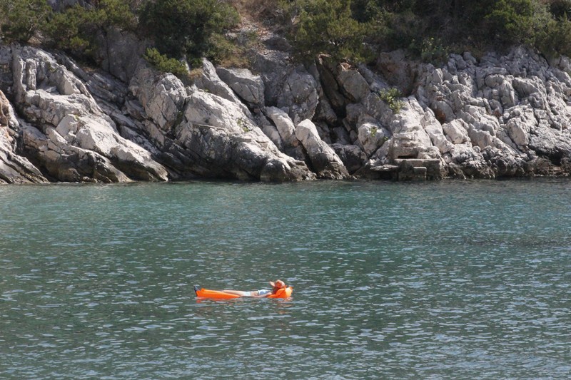 Tak się unoszę na moim pomarańczowym materacyku. / _MG_0289 (Kopiowanie).JPG _MG_0289 (Kopiowanie).JPG