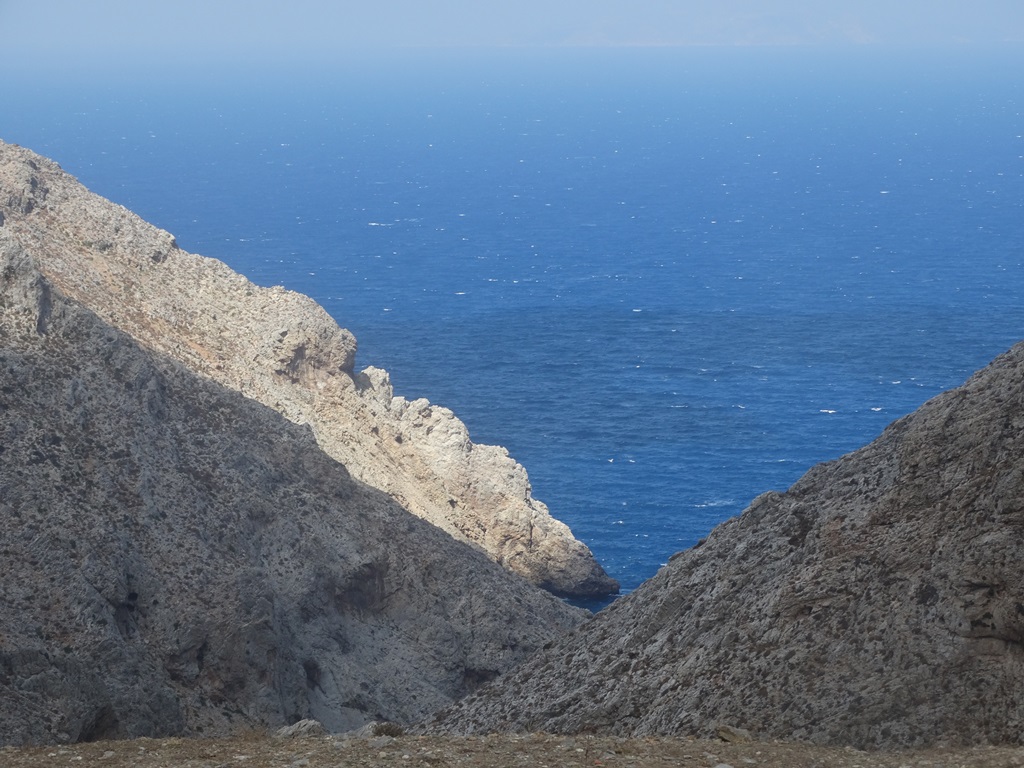 Tholaria 14 widok w kier. Mikri Glyfada beach.jpg